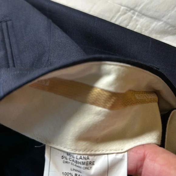 Luciano Natazzi Men’s Two Piece Italian Suit R36 Blue Pinstripe. - Picture 10 of 13